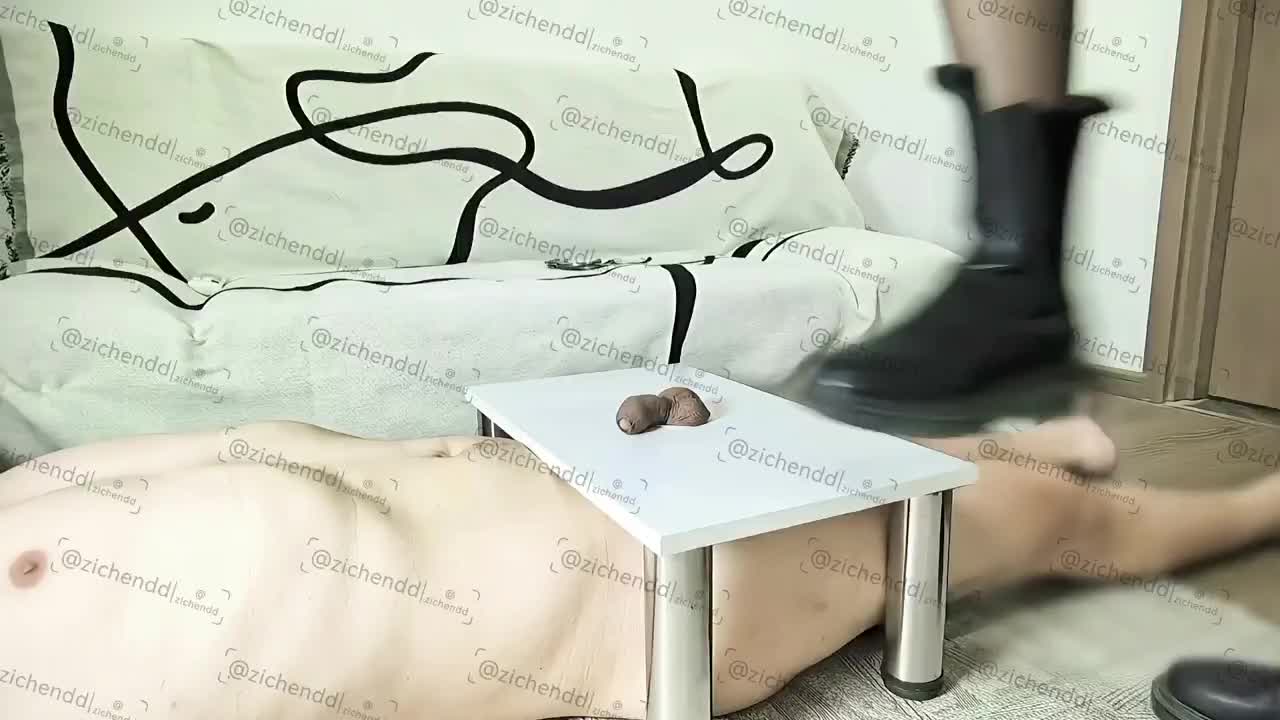 黑丝 短靴 隔板 踩鸡 振动棒 鞋交 足交