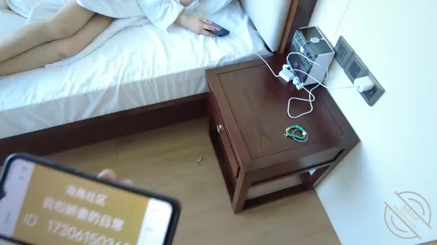 裸足 足穴 足交 水手服 黑丝 口交 啪啪 剧情 趁老婆睡着和她的闺蜜玩足交