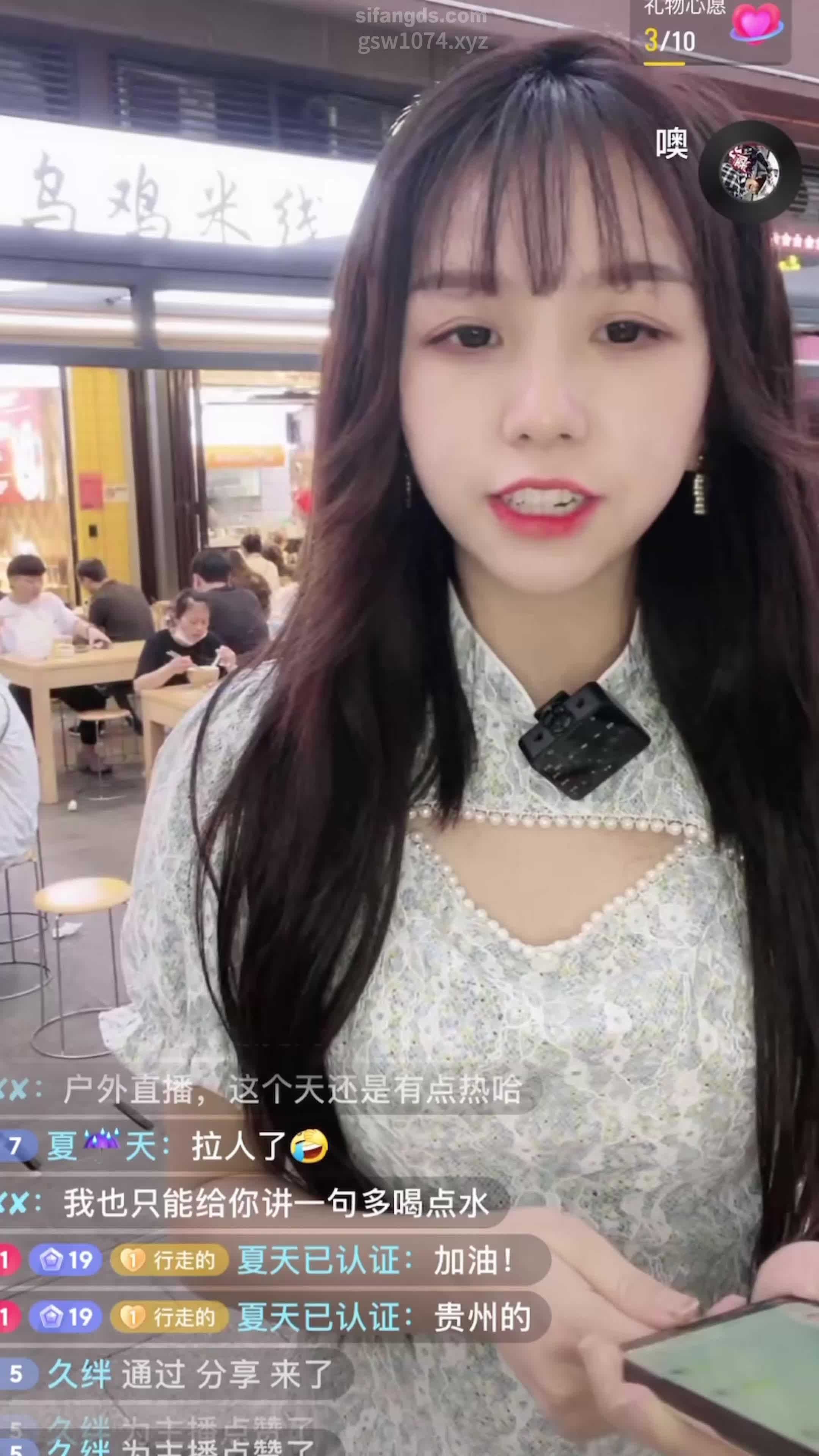 主播 肉丝 旗袍 小皮鞋 直播时被抄底 偷拍