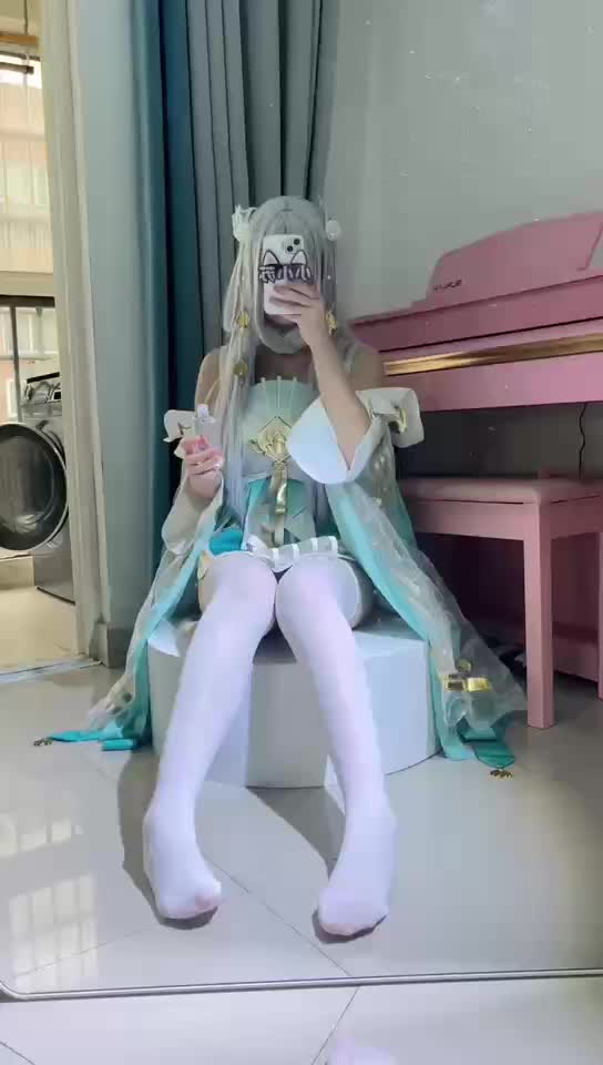 王者荣耀 西施 游龙清影 抖音网红 厚白丝 网袜 秀足 踩玩偶