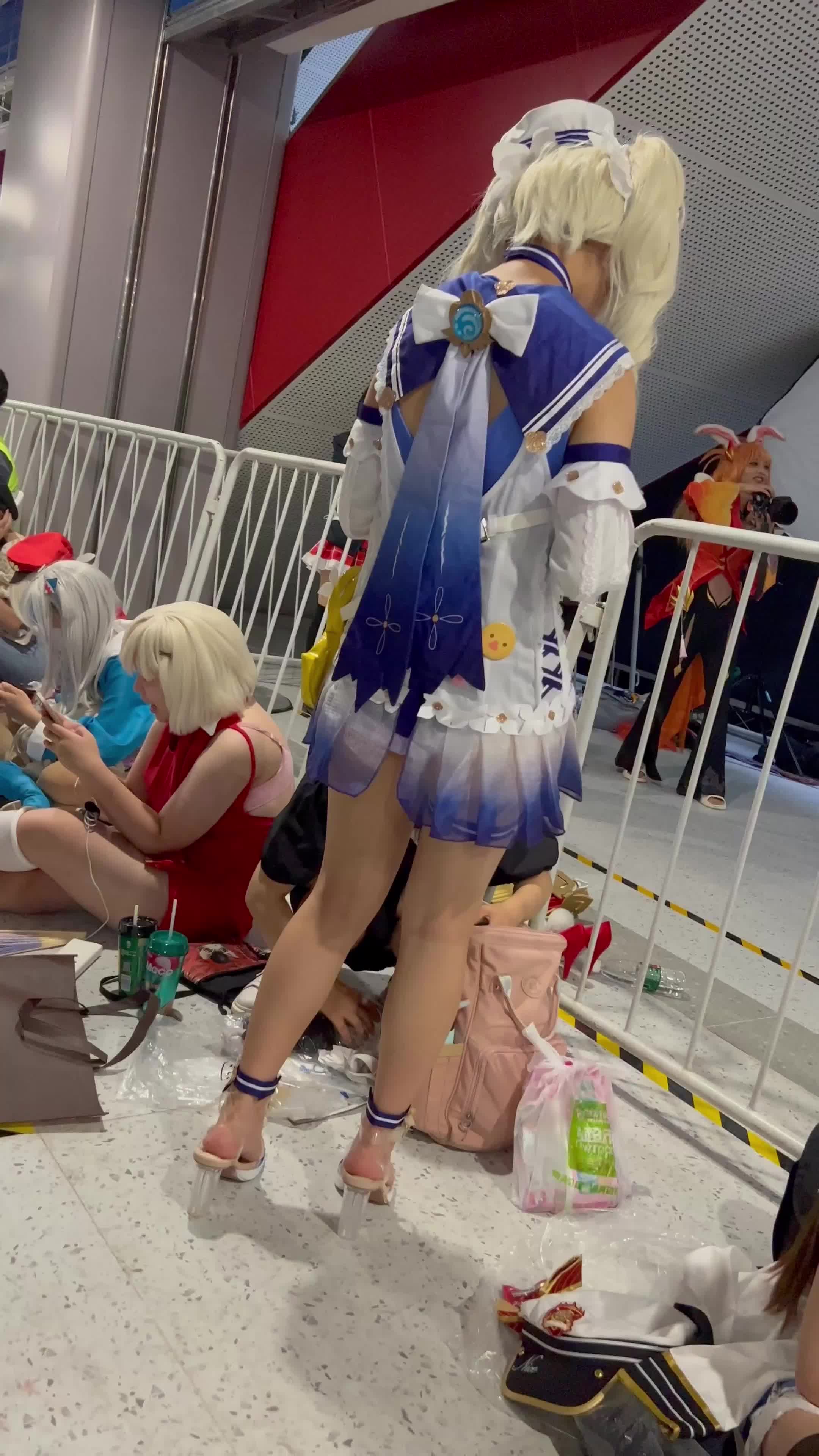 原神 芭芭拉 闪耀协奏 漫展 臀控 抄底 偷拍 近距离拍摄 臀部特写