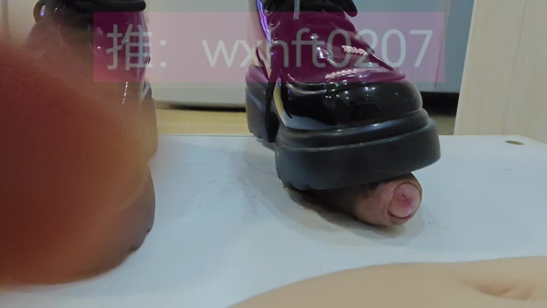 高跟 小皮鞋 隔板 踩踏 鞋交 对白清晰