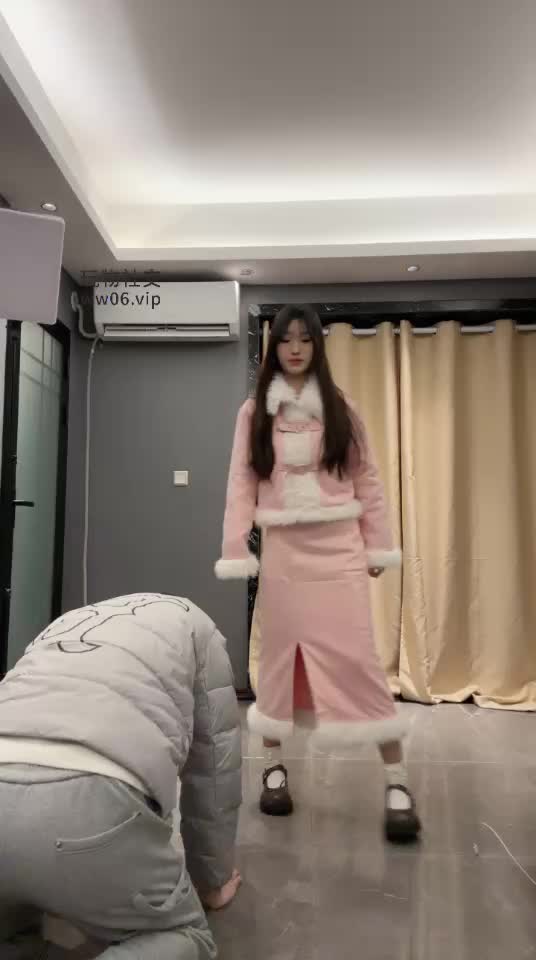 音乐女神 丝足 高跟 皮靴 调教 踩手 舔脚 踩脸 隔内裤 鞋交 足交 倒计时