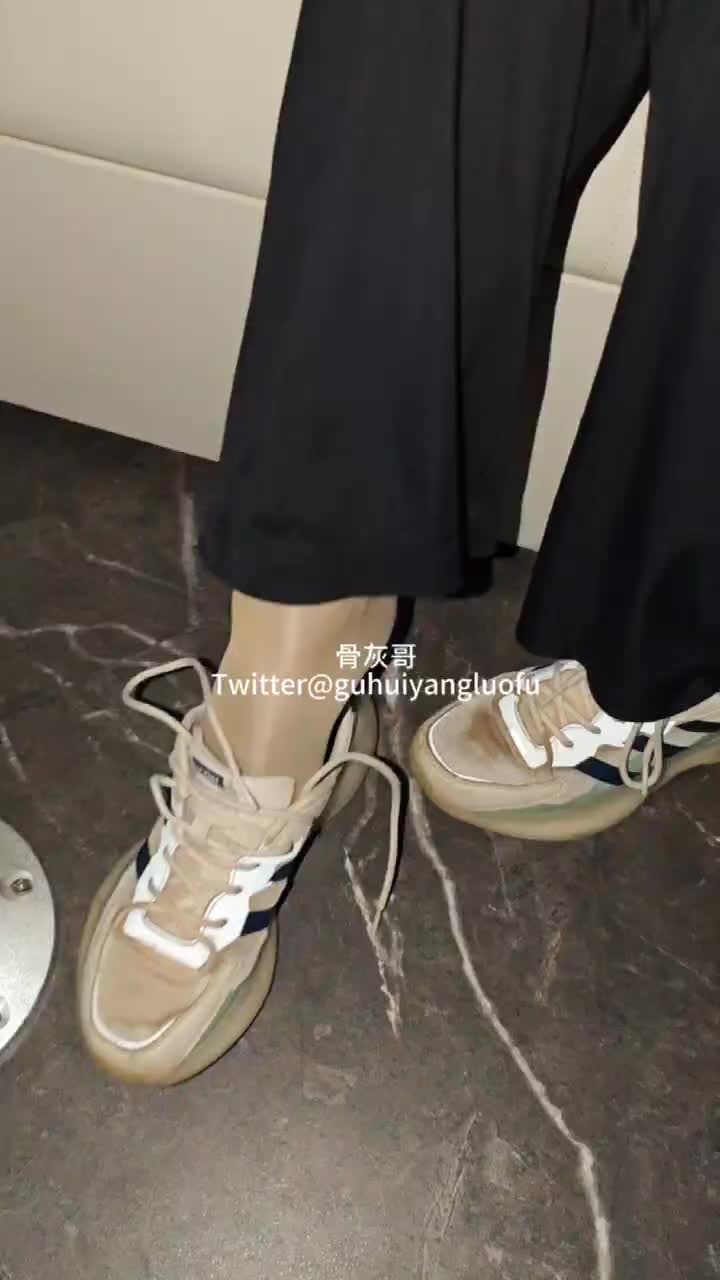 约会妹妹 裤里丝 冰丝短袜套蓝丝 运动鞋 见面后现场脱下来套鸡上