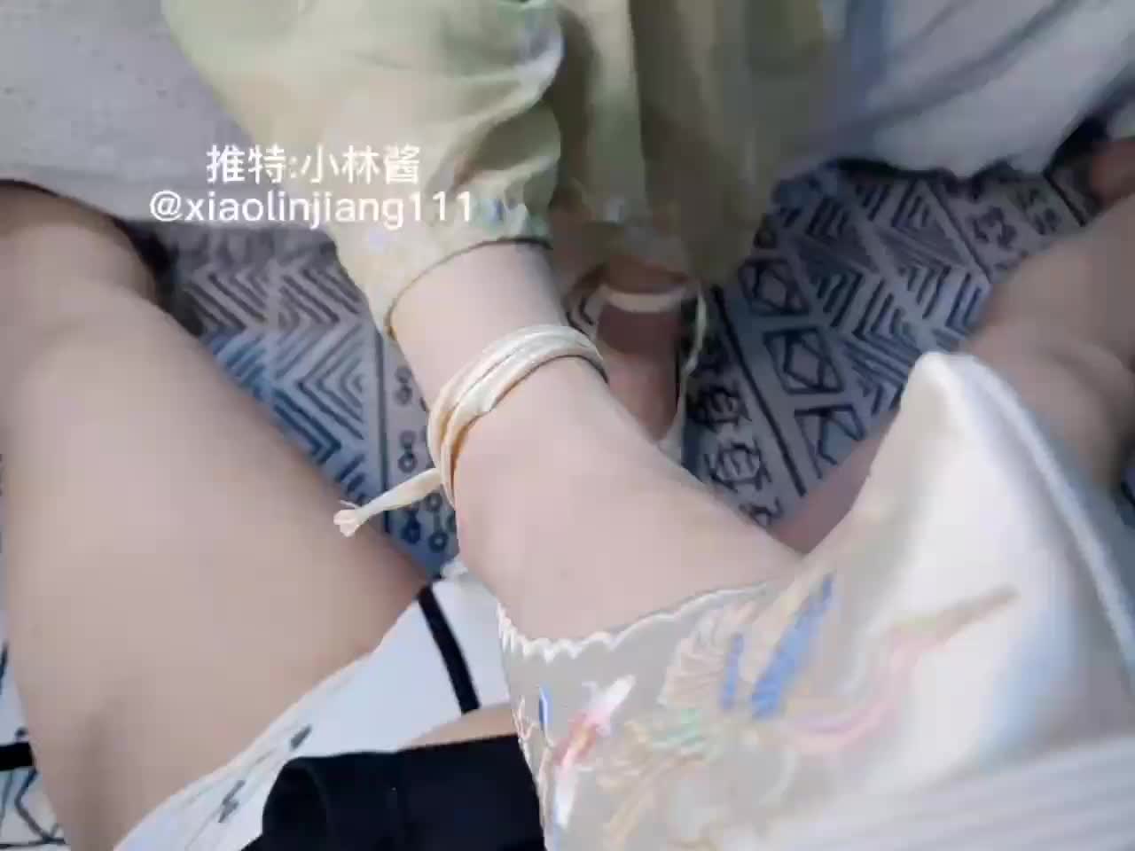 汉服 绣花鞋 裸足 脚铃 鞋交 润滑油 足交 打飞机 手脚并用