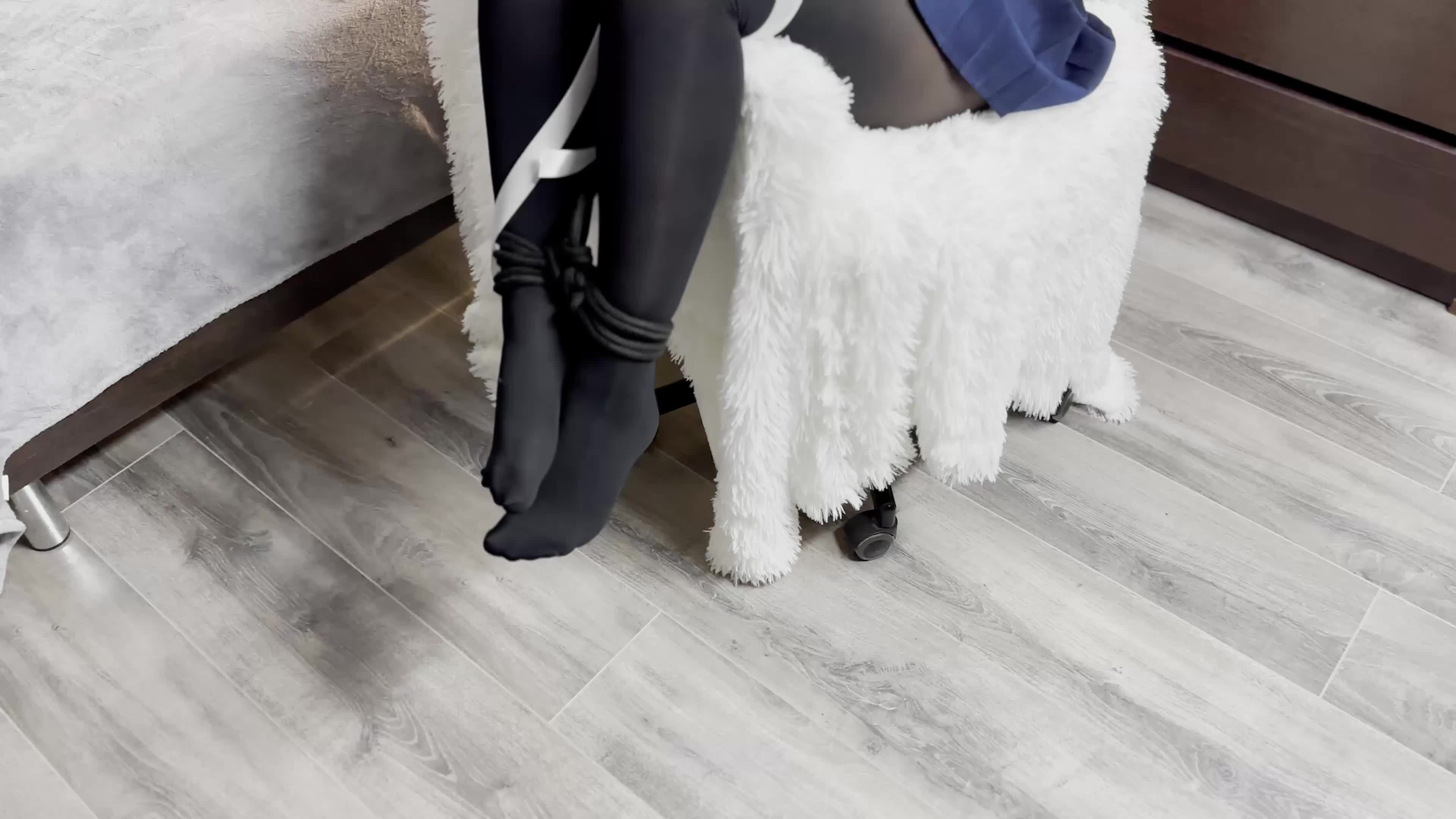 jk 厚黑丝 捆绑 振动棒 足交 背身足交 打飞机