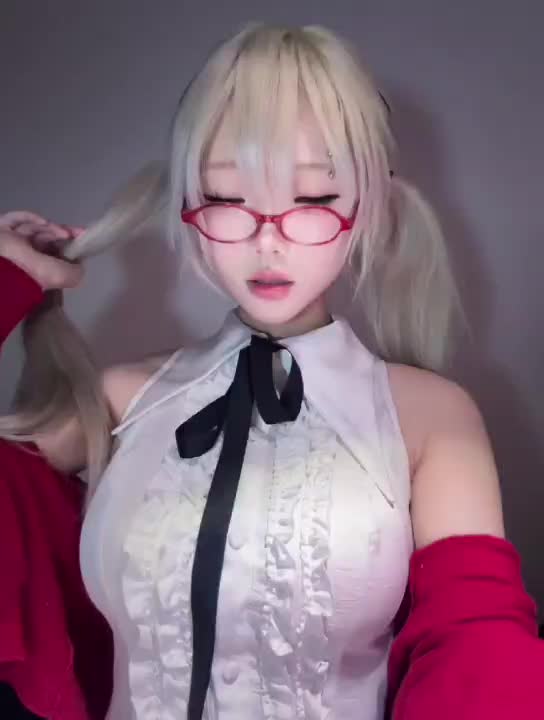 双马尾 红框眼镜 腋下 口水 轻声 倒计时 盯