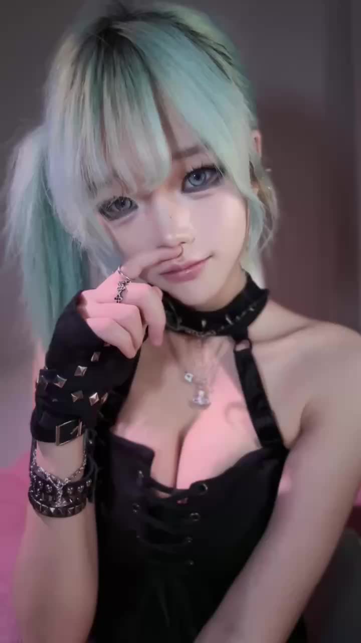 地雷系 侧马尾 黑网袜 朋克靴 羞辱 腋下 中指 搓脚 倒计时 盯