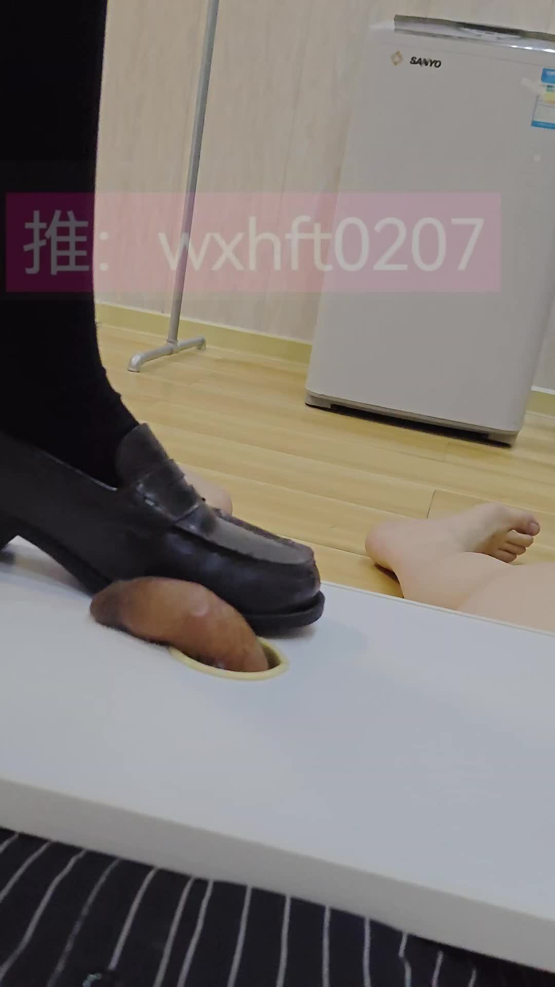 厚黑丝 制服鞋 隔板 踩鸡 鞋交