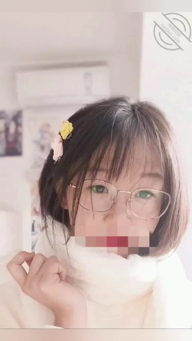 刺激 操学妹 学妹被疼的大骂脏话 同学来电话 还打了回去，让同学猜她在干什么…