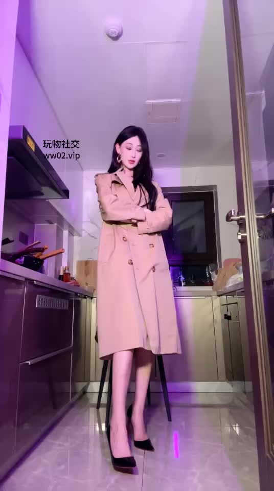 裸足 高跟 情趣内衣 舔脚 隔内裤 足交 倒计时 中指 盯